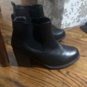 the Right and left side of the boots!